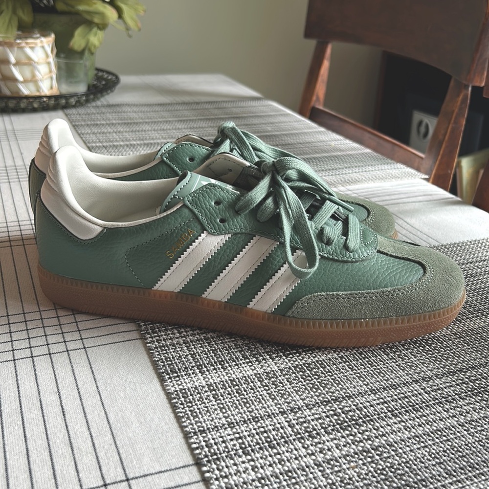 Women’s Adidas Original Samba Sneaker. Never worn!